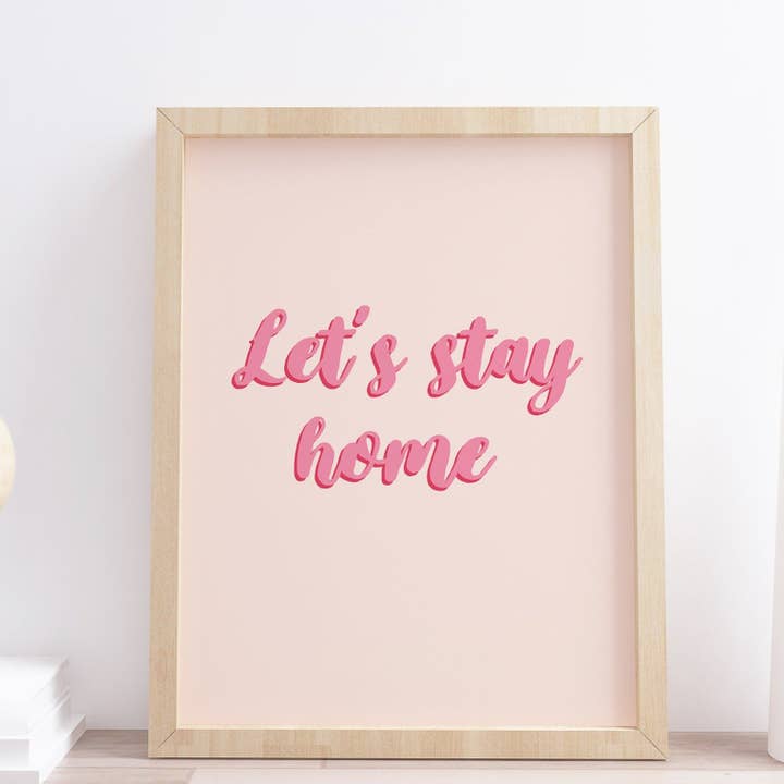 Stampa tipografica con citazione di Let's Stay Home per la vendita all'ingrosso da parte di Design By Emma