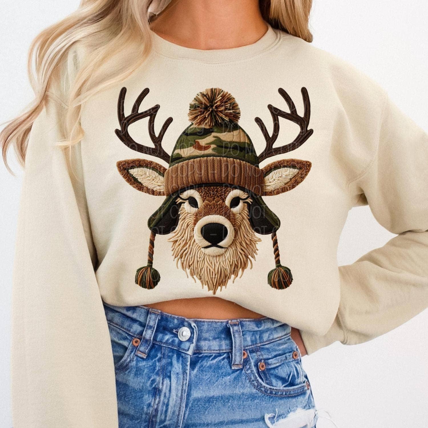 CVH DREAMY LTD – wholesale T-shirt (graphic) – unisex – Deer Head in Camo Hat Faux Yarn Embroidery Shirt & Sweater1