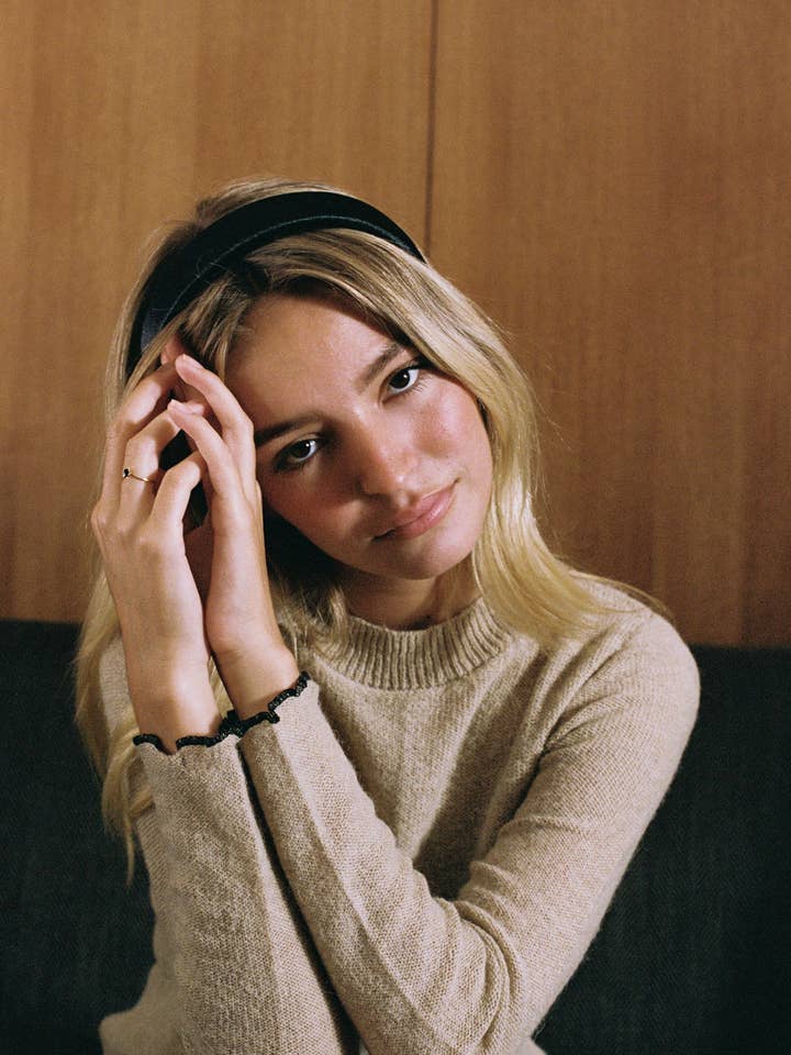 De Prima hoofdband in zwart voor wholesale door Arc + Bow