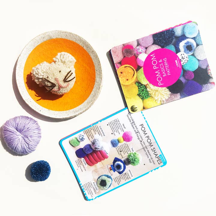 Loome - Wholesale DIY craft kit - Fan Book: Pom Pom Basics & Patterns1