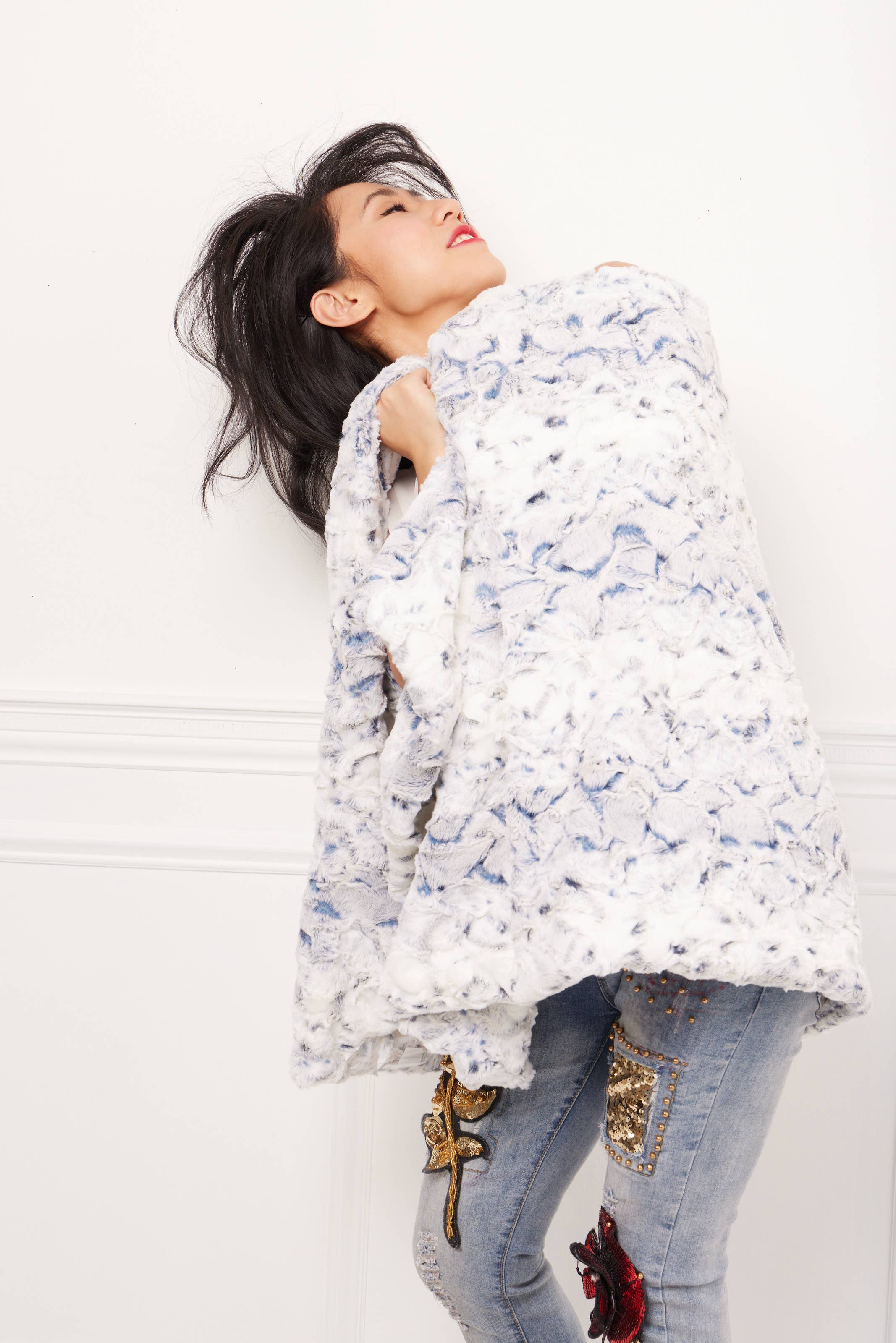 Tourance - Wholesale Throw Blanket - Throw - Rendevous Navy and Cream1