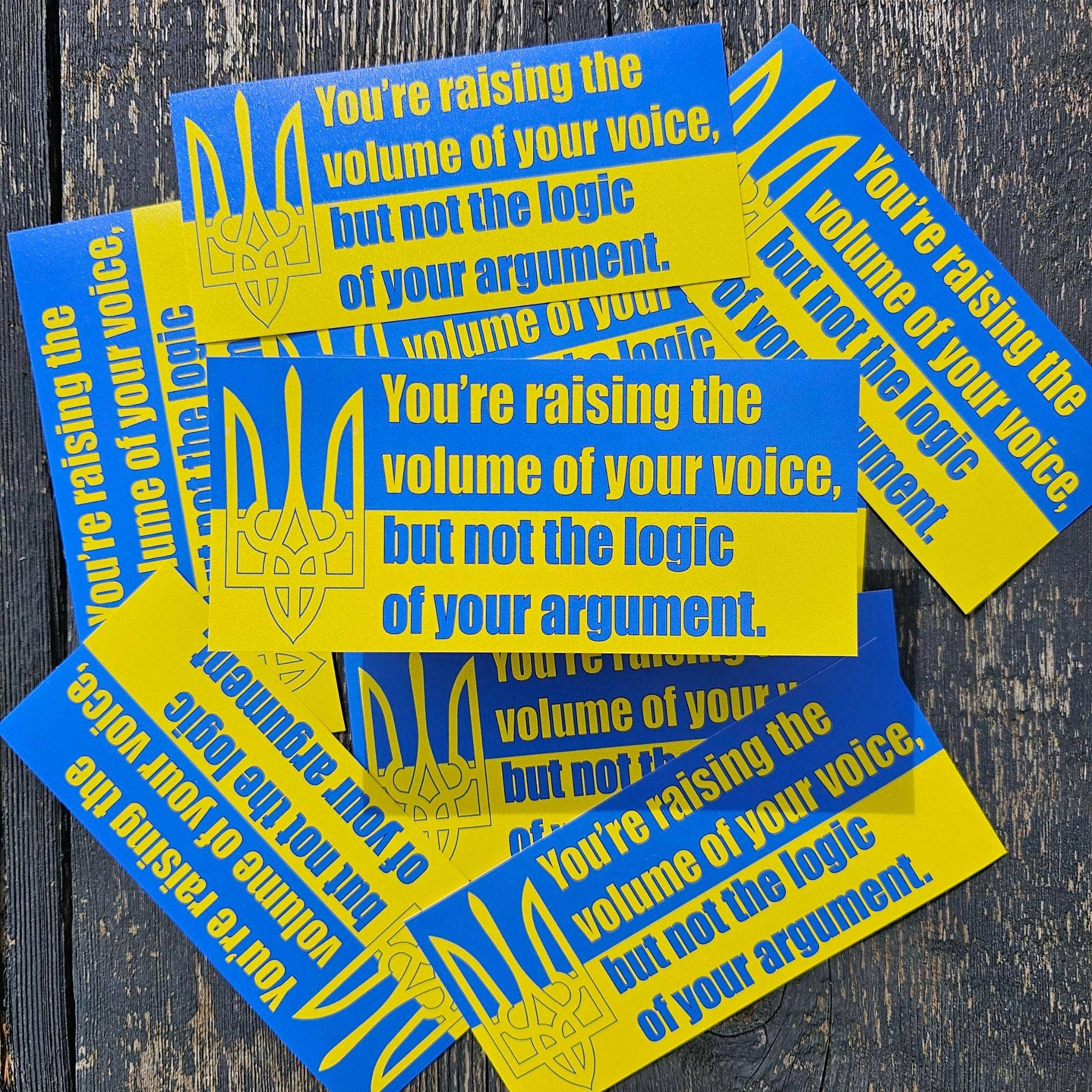 Sticky Bunny Stickers – Adesivo por atacado – Autocolante "Ucrânia Forte" | 1 dólar doado por venda à Fundação Olena Zelenska | Apoie a Ucrânia | Citação de Volodymyr Zelenskyy1