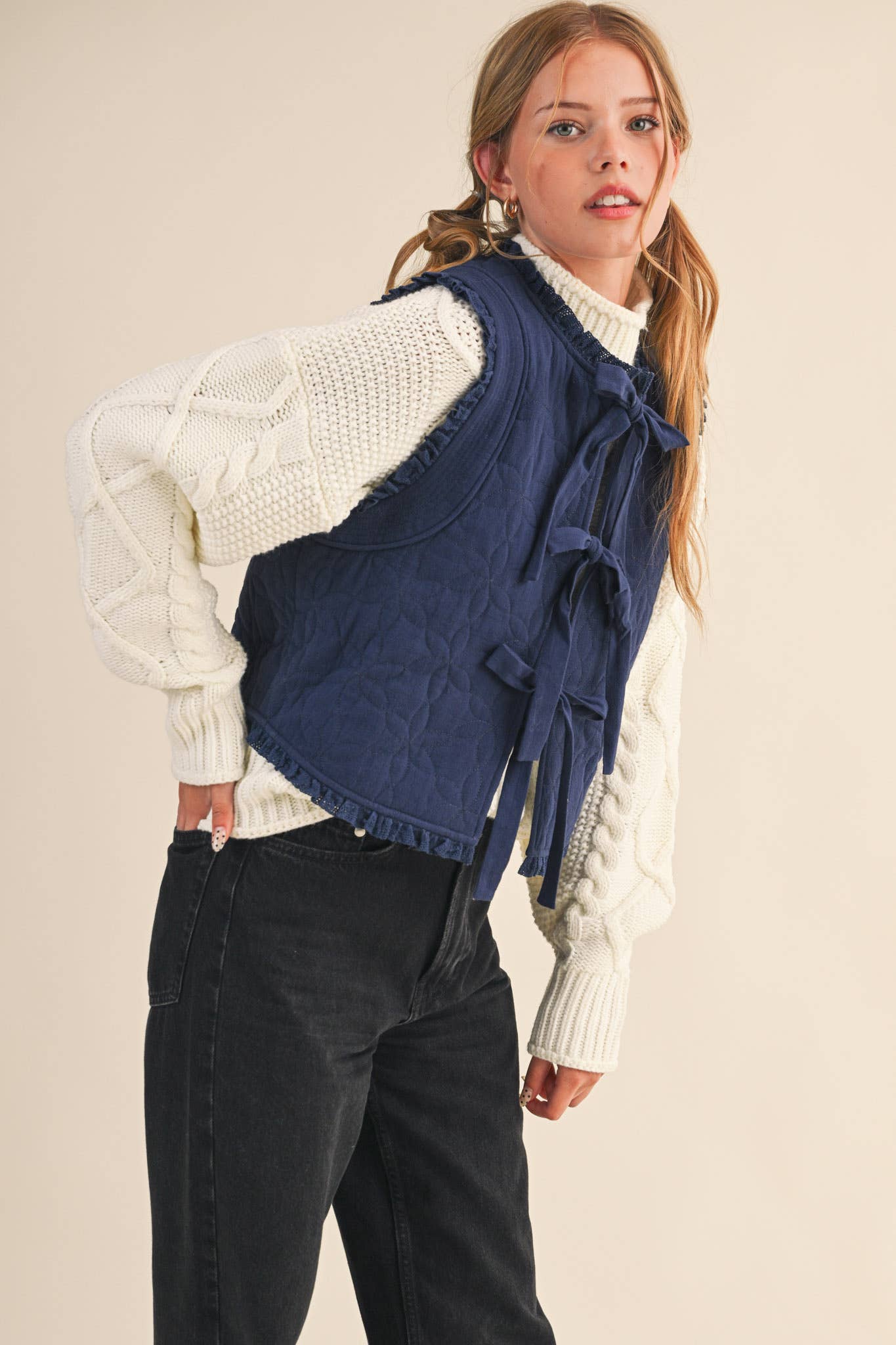 &MERCI - Wholesale Outerwear Vest - Women's - FLORAL QUILTED LACE TRIM BOW TYING VEST MJK411311