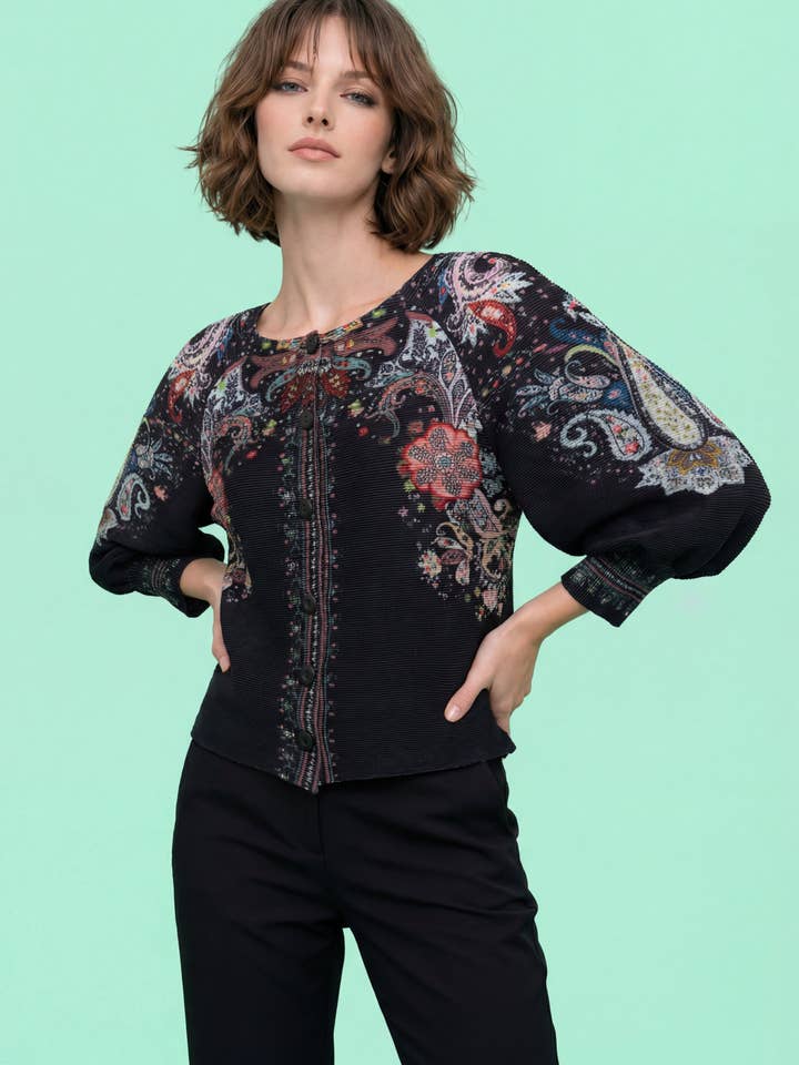 D7412-1 HAUT À MANCHES BOUFFANTES EN TISSU FROISSÉ pour la vente par N by Nancy