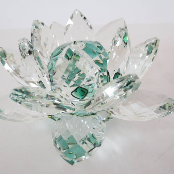 Kl-u-Ra Magie des Lebens - Wholesale Decorative Tabletop Object - Crystal Lotus Blossom in Green - 13 cm0