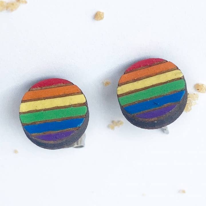Rainbow Circle Trä Stud Örhängen, LGBT Gay Pride Örhängen för wholesale av Maria's Heaven
