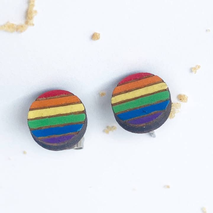 Houten oorknopjes met regenboogcirkel, LGBT Gay Pride-oorbellen voor wholesale door Maria's Heaven