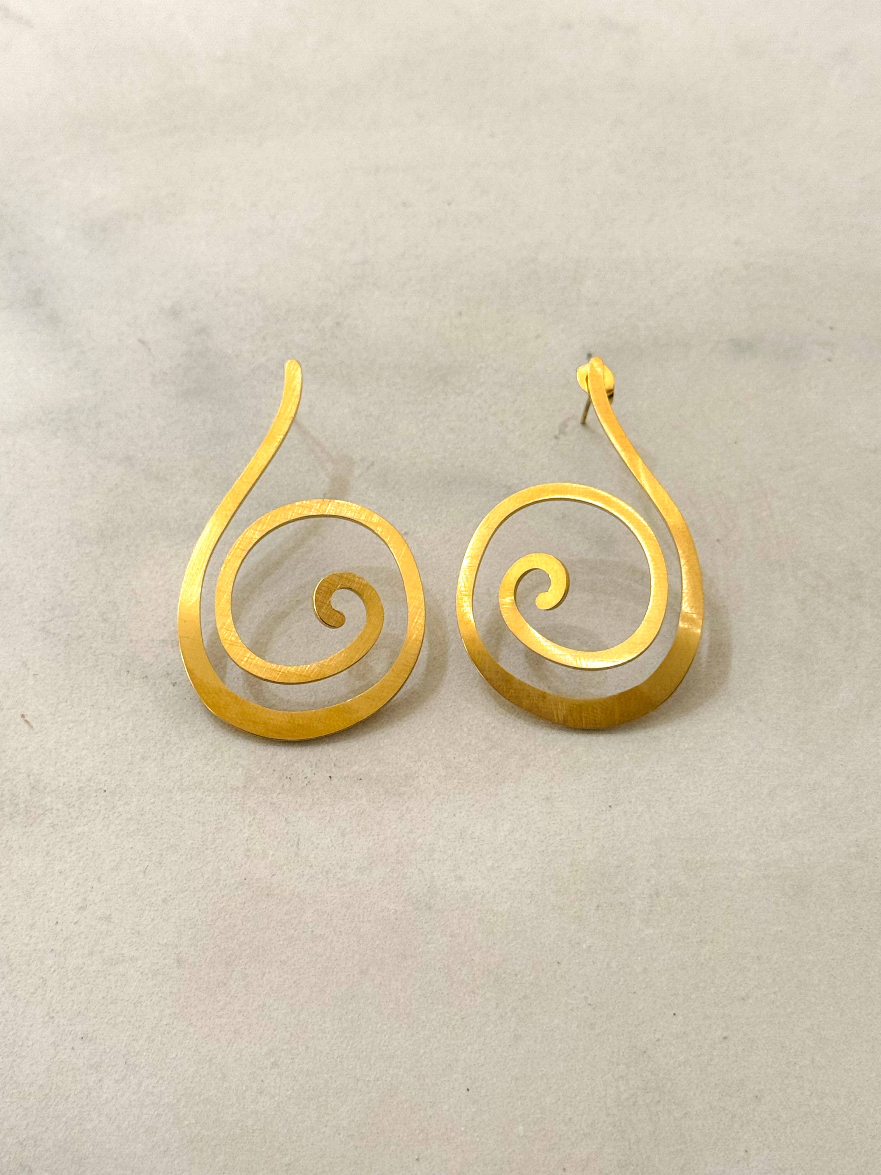 Cassette Barcelona – wholesale Dangle earrings – Kuro Brushed Gold Abstract Earrings