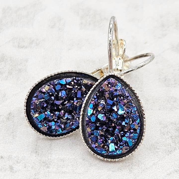 Boucles d'oreilles pendantes Druzy en forme de larme (faites à la main) - Midnight pour la vente par The Sparkle Shop