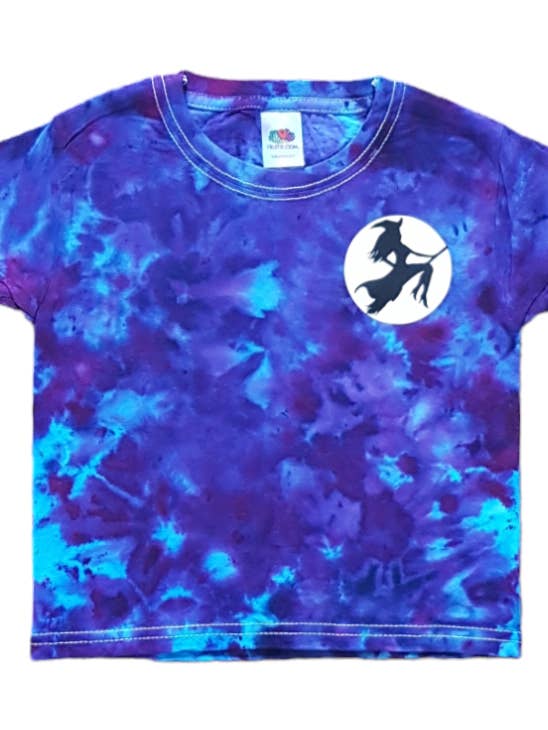 Camiseta Tie Dye con Bruja Voladora y Luna que Brilla en la Oscuridad para venta al por mayor de VeEco Gifts