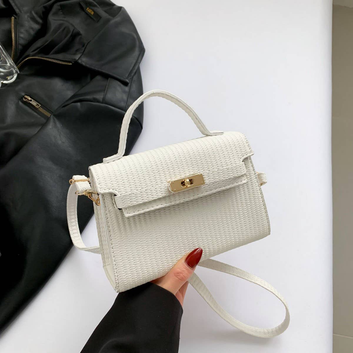 ACCITY - Wholesale Messenger Bag - Women's - NICHE FASHION RETRO MESSENGER BAG_CWAB32951