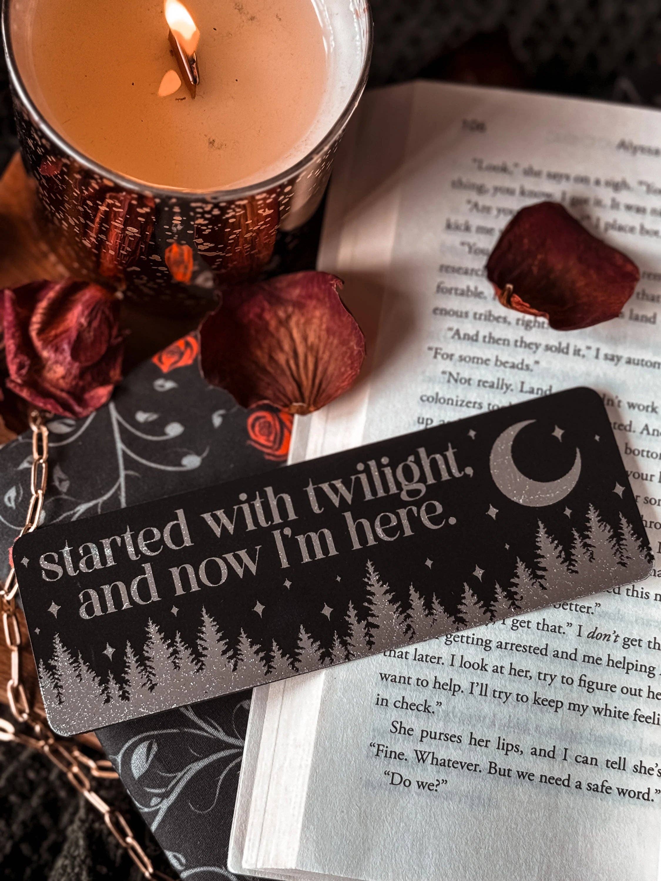 Shadowbound Spines LLC – Großhandel Lesezeichen – Begonnen mit Twilight And Now I'm Here Foil Bookmark