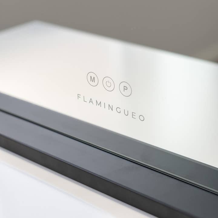 Flamingueo - Wholesale Vanity Mirror - Mirror with 15 Hollywood LED lights and three light modes
