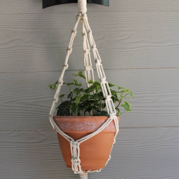 Macrame Chain Plant Hanger, Handgjord planteringstillbehör för wholesale av Handmade By Uruba