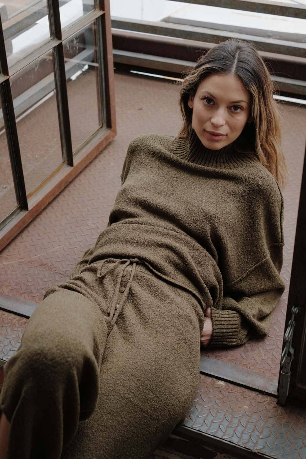 Promesa USA - Wholesale Pullover-trui - Dames - Gebreide Trui met Textuur en Zichtbare Naden met Opstaande Kraag1