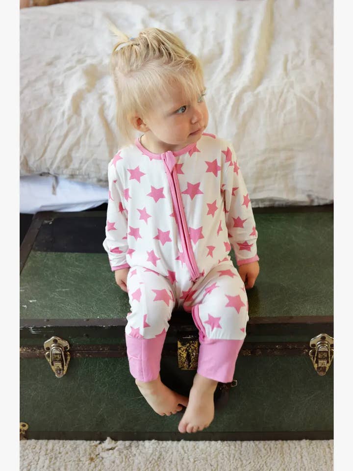Combinaison Zippée 2 Voies en Bambou - Étoile Rose pour la vente par Earth Baby Outfitters