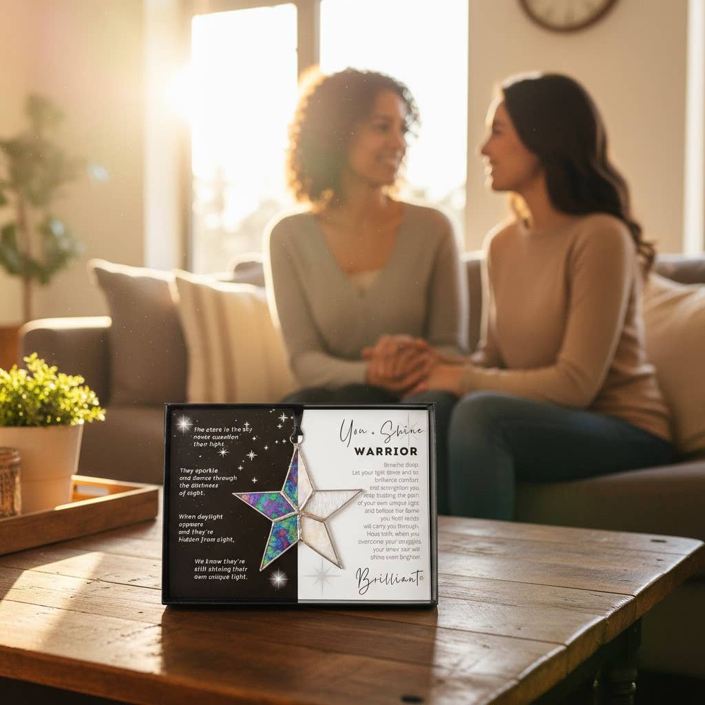 The Grandparent Gift Co. Inc. - Vente Objets de décoration - Étoile en verre teinté fait main You + Shine : Warrior 77031