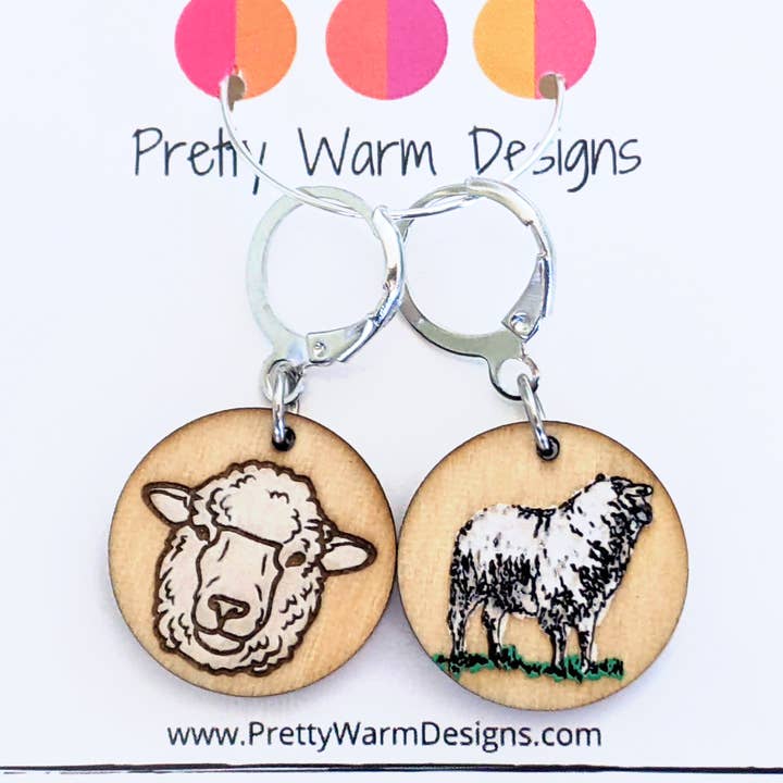 Meadow Sheep Duo: RS/WS Steekmarkeerders | Breien of haken voor wholesale door Pretty Warm Designs