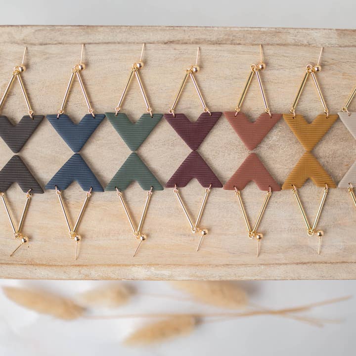 Ohrringe aus Ton | Vee Dangles | Herbstkollektion All Things für den Großhandel von Hazel n Blue
