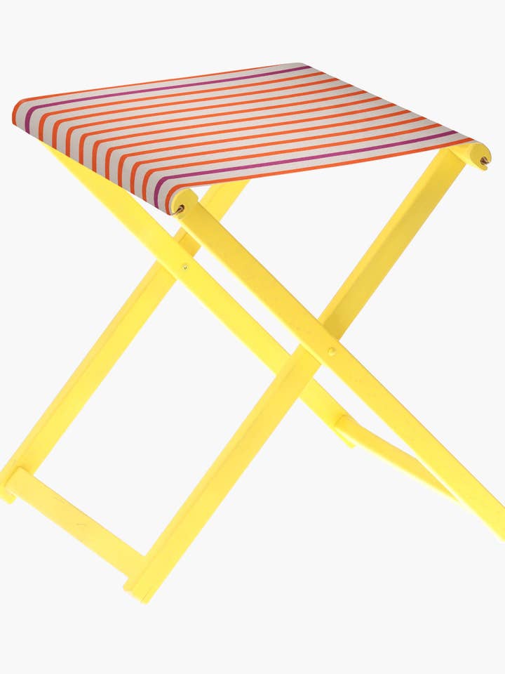 Leinwandbild „Der gelbe Fischer“, Marineblau in Ecru/Orange für den Großhandel von Les Toiles du Soleil