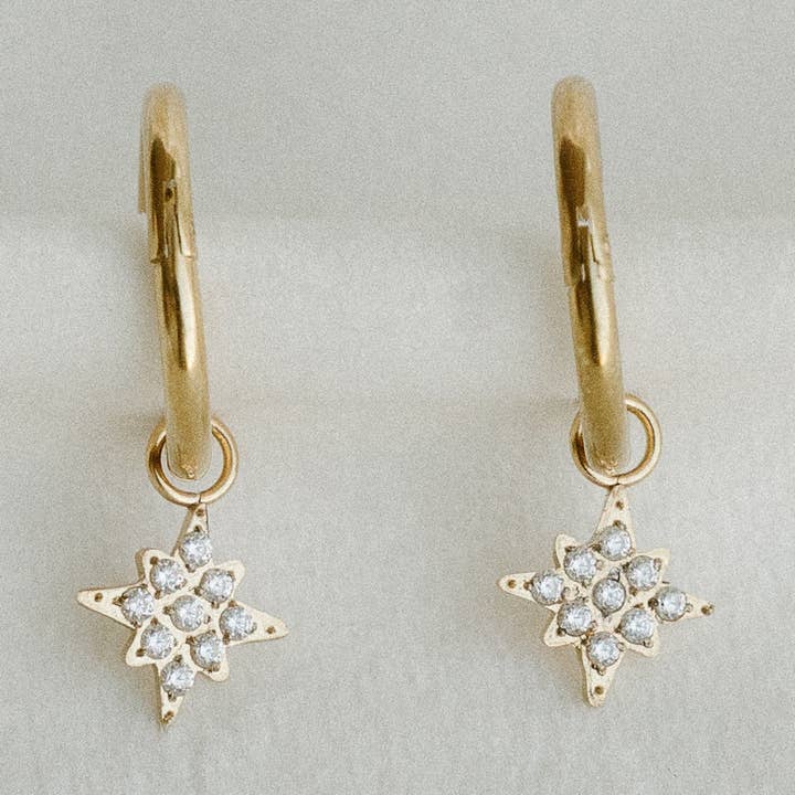 Cerceaux étoilés pour la vente par PETITE GOLD