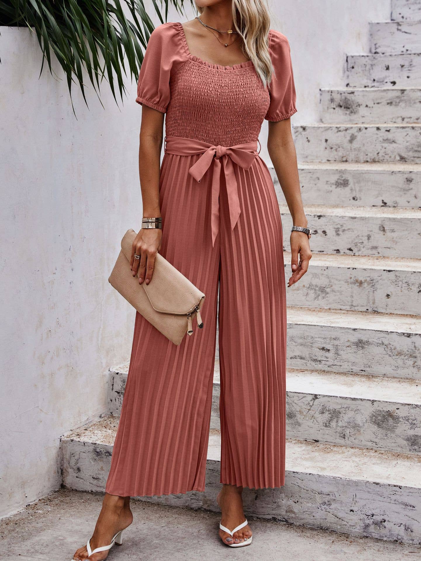 eLook – Großhandel Jumpsuit – Damen – SZ1-J6243 Gemusterter, plissierter Jumpsuit mit Gürtel6