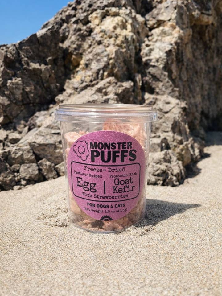 Gefriergetrocknetes Bio-Ei & Ziegenkefir: Bio-Erdbeere für den Großhandel von Fur Monster Goodies LLC