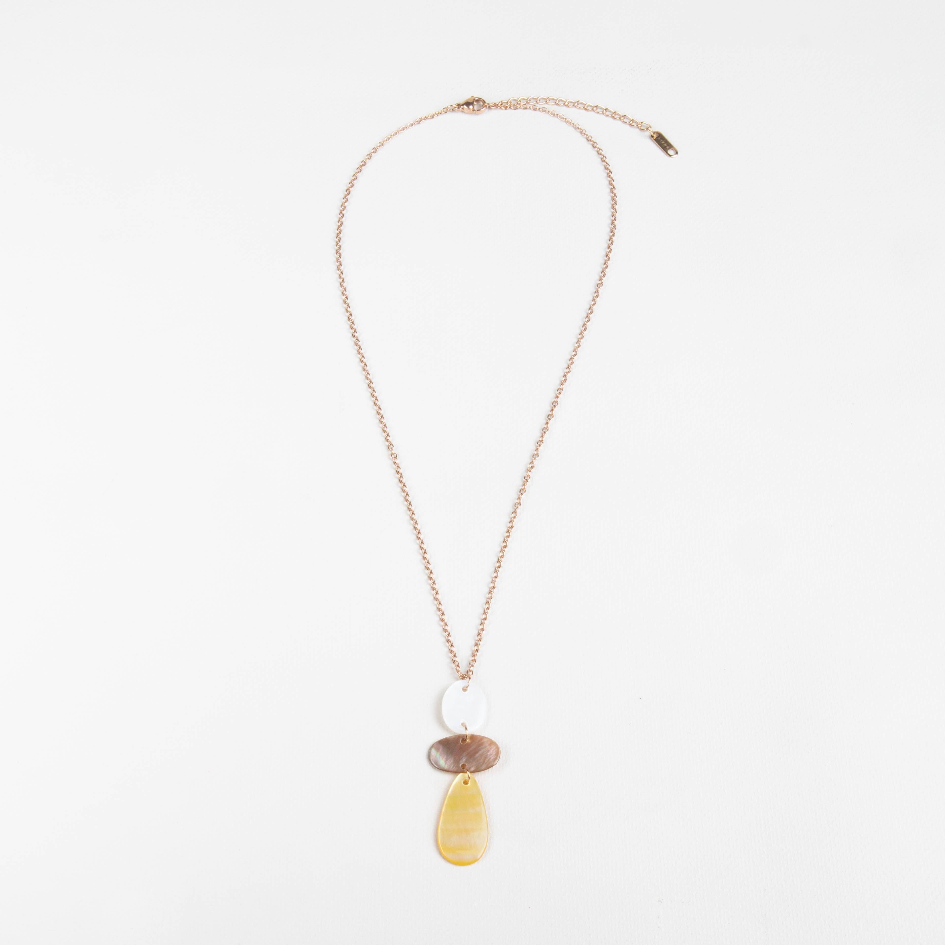 LIKHÂ - Vendita all'ingrosso Collana con ciondolo/pendaglio - Collana in madreperla tricolore rotonda, ovale e a goccia di pioggia con catena in oro rosa - Statement Jewelry | LIKHA2