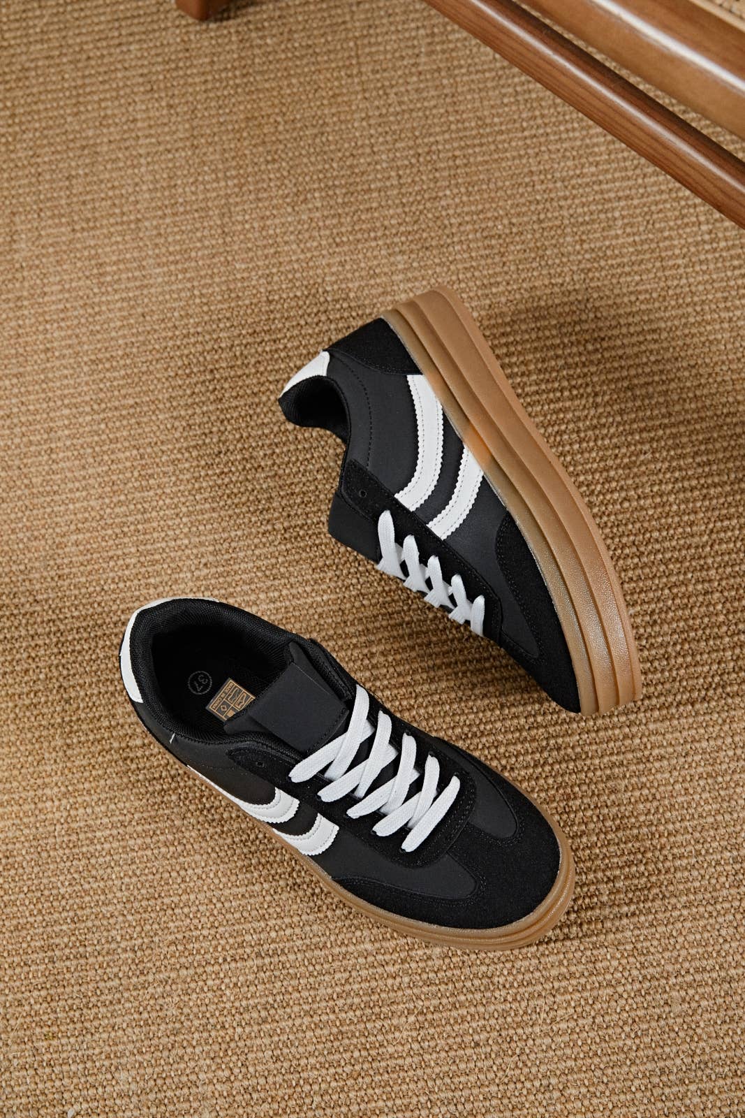 ERYNN - Wholesale Sneakers - Dames - sneakers met dikke zool en vetersluiting - Déotille16