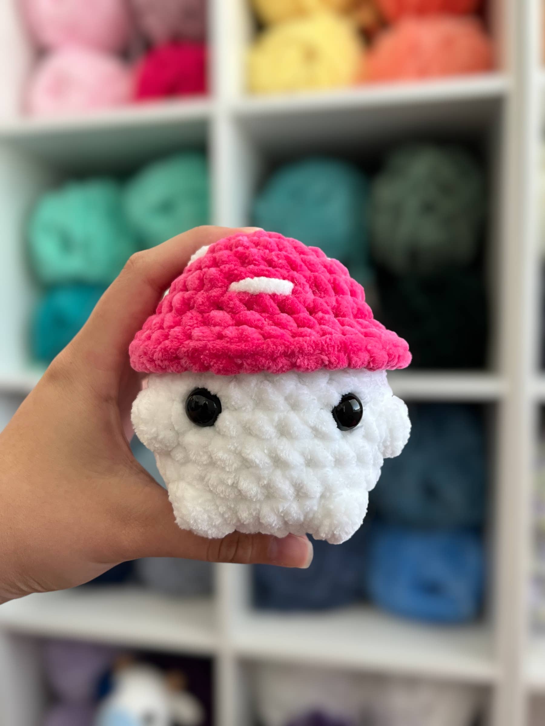 The Yarn Barn NC - Venta al por mayor Peluche - Niños y bebés - Hongo de Ganchillo Hecho a Mano - Peluche Inspirado en la Naturaleza3
