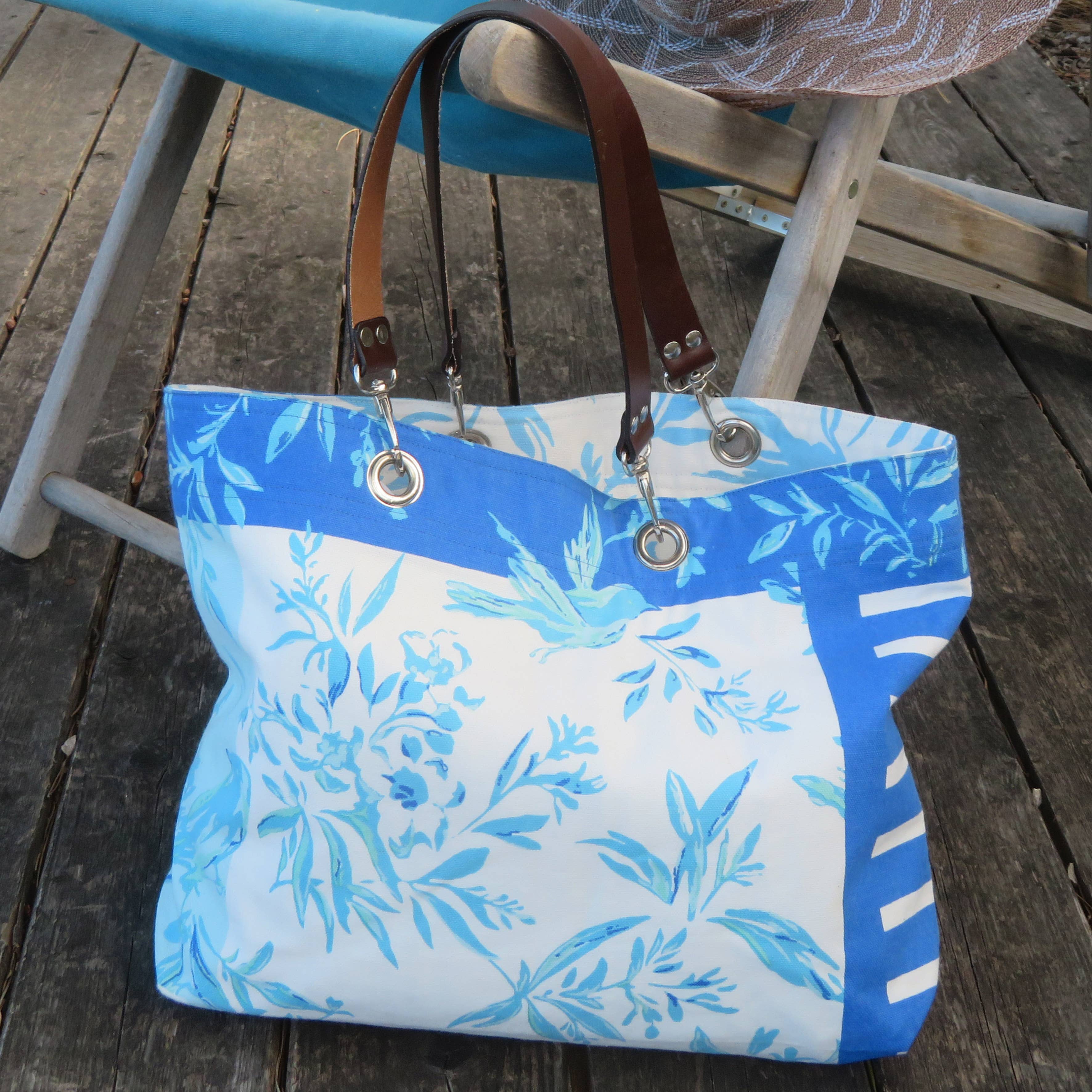 Supplement D'AM – Engroshandel Strandtaske – Brigitte Bardot France blå vendbar lærredstaske2