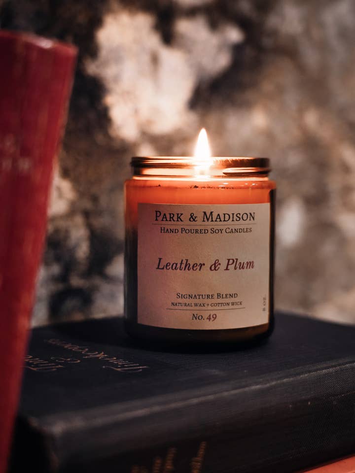 Candela di soia in pelle e prugna per la vendita all'ingrosso da parte di Park & Madison