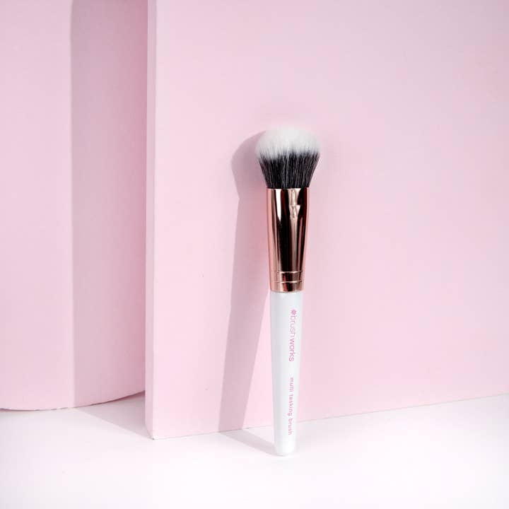 Soinvogue – wholesale Cheek/face make-up brush – Brushworks White & Gold Multi Tasking Brush
