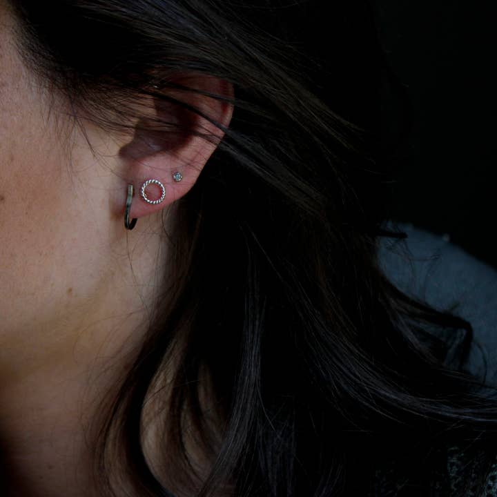 Boucles d'oreilles Flynn : Twist pour la vente par LEO Handcrafted