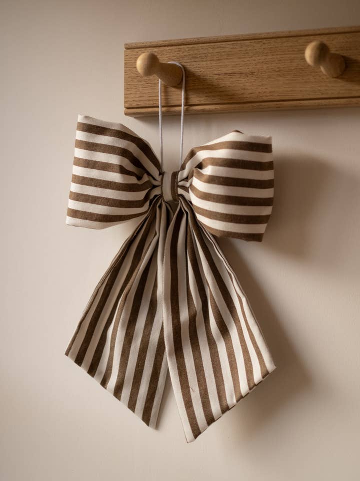 Brun Stor Randig Hängande Rosett för wholesale av Hudson Home