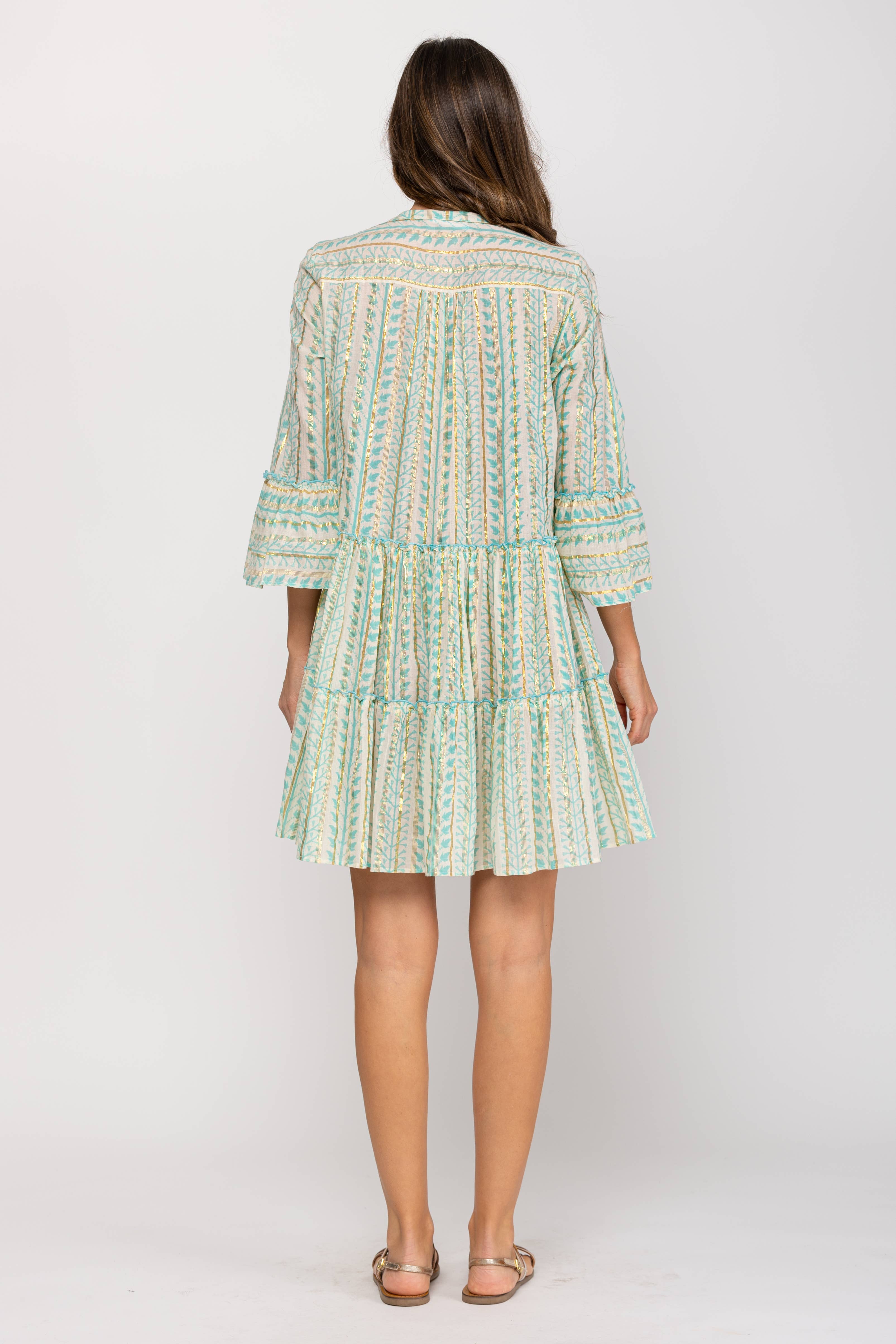 GRØN Kjole PR9039V med tryk og broderi, V-udskæring og flæser på 3/4-ærmer for engroshandel på Faire2