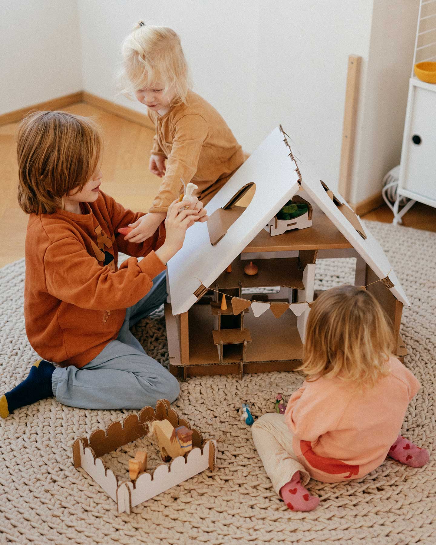 Papperlapapp – Großhandel Spielzeugset – Kinder – Puppenhaus *Tiny Tales Playhouse*0