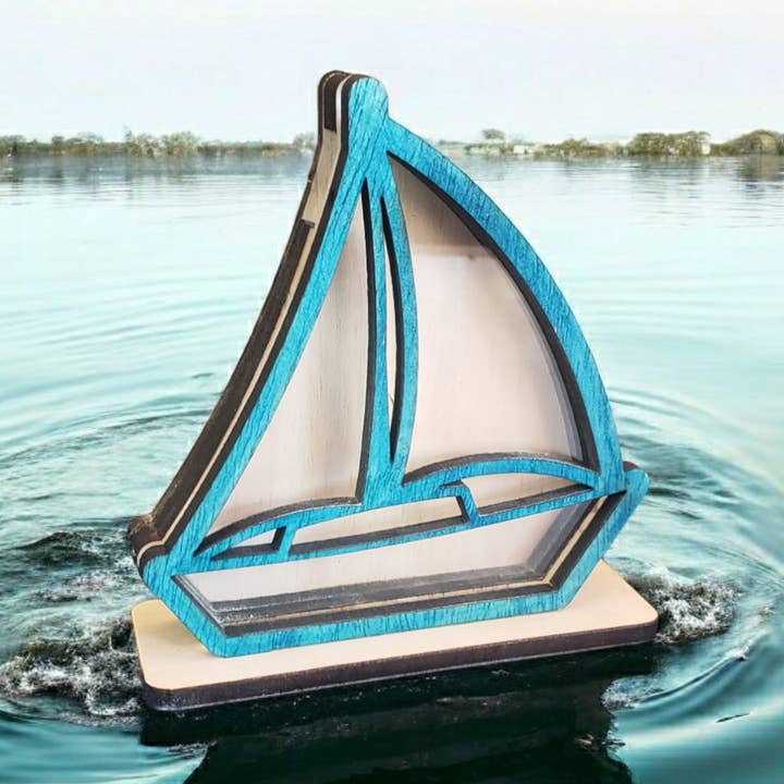 Vitrine d'exposition de voilier en verre de mer, moyenne pour la vente par Sea Glass Displays