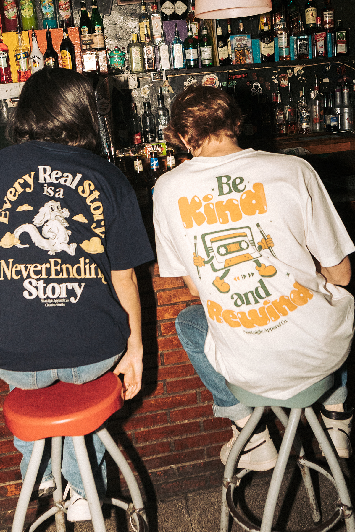 Nostalgic Apparel - Vente T-shirt sérigraphié – unisexe - Soyez gentil et revenez en arrière | OffWhite Tee3