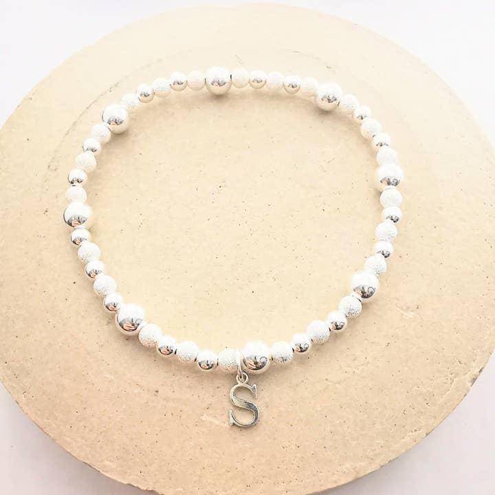Bracelet en argent sterling avec perles et première extensibilité pour la vente par Sophellie Jewellery