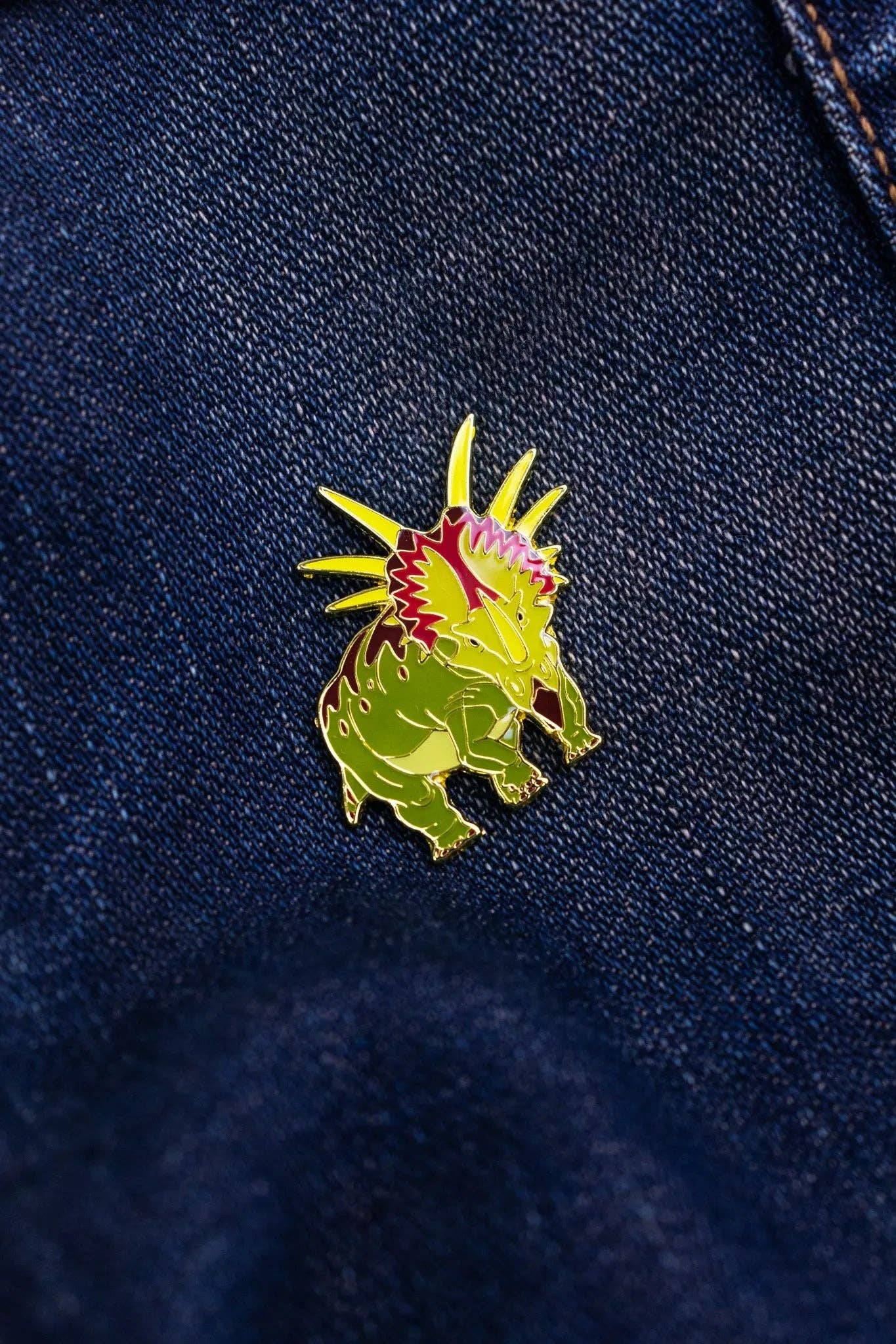 Stemcell Science Shop – wholesale Lapel pin/button – Styracosaurus Enamel Pin (Styracosaurus albertensis)2