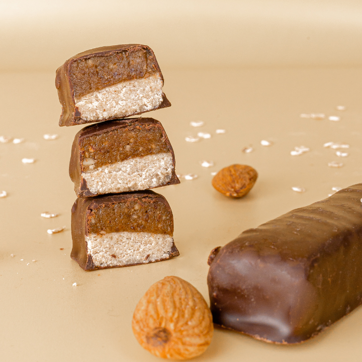 Livi's - Wholesale Snack Bar - Oat bar with dark chocolate Roasted Almond ORGANIC3