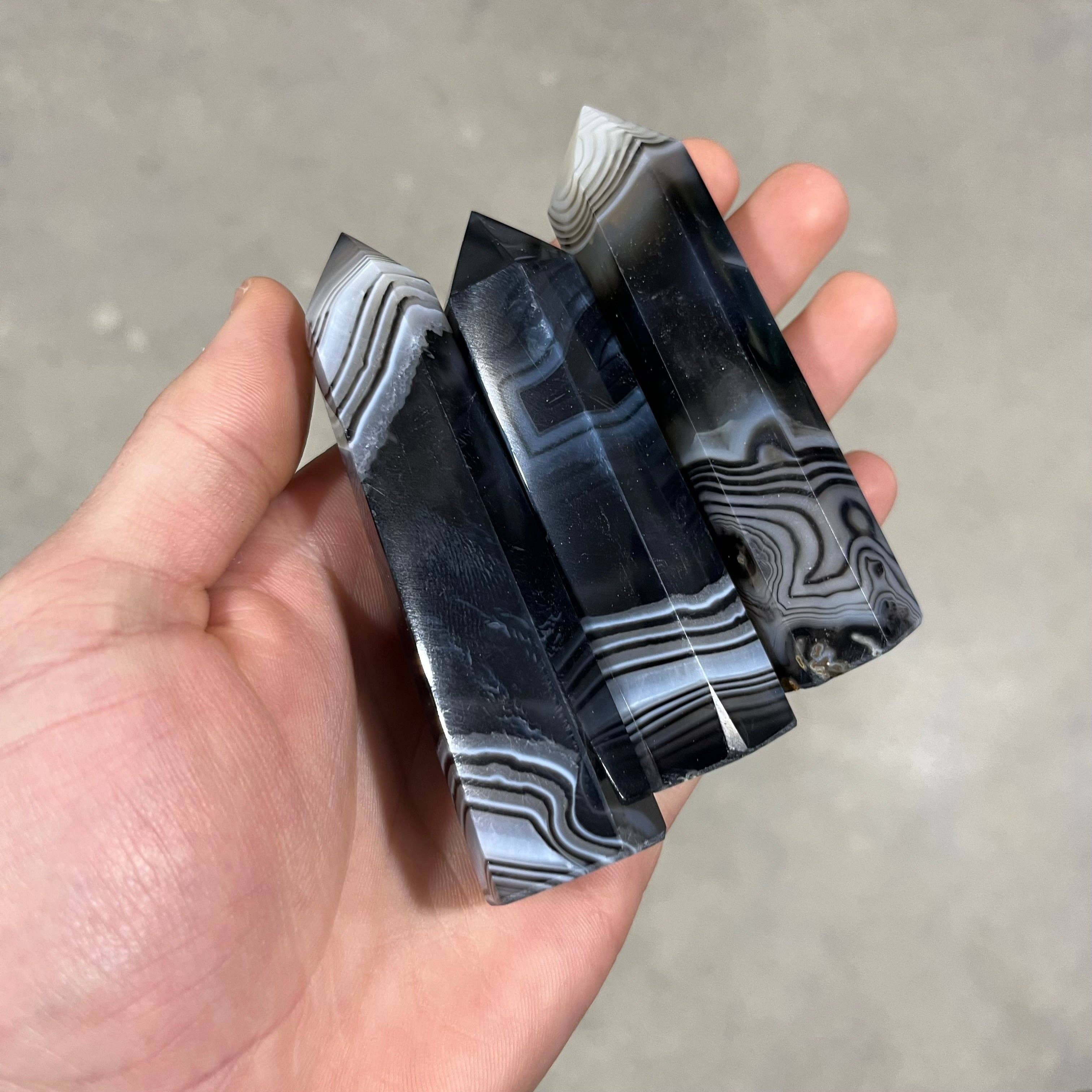 Keystone Crystals – wholesale Andlig sten/kristall – Gemstenskristall Obelisker 85–113 g | Grossist Kristalltorn Presentbutik23