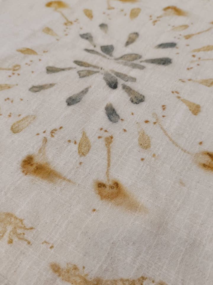 Chal con pétalos azules para venta al por mayor de Eucalipto y mimosa