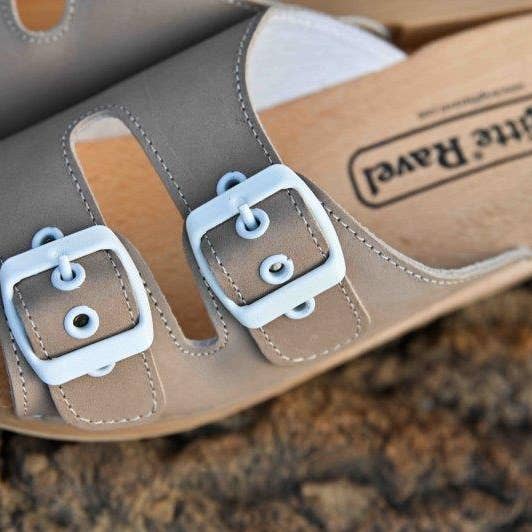 ORM TAUPE för wholesale av Brigitte Ravel