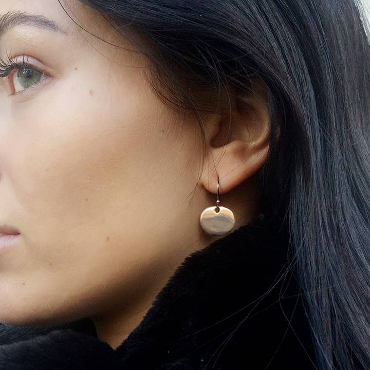 Van Peterson Designs – wholesale Hängande örhängen – River sten små släta Rose guld skiva örhängen