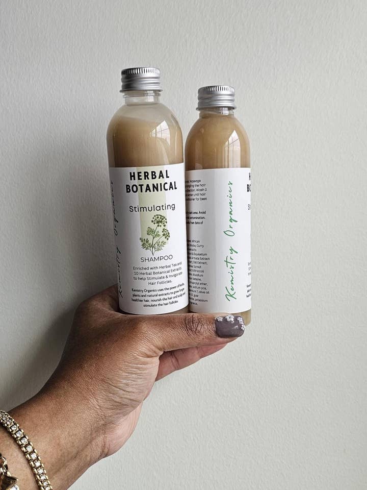 Shampooing à base de plantes pour la croissance des cheveux avec Africanambunu et Tussilage pour la vente par Kemistry Organics