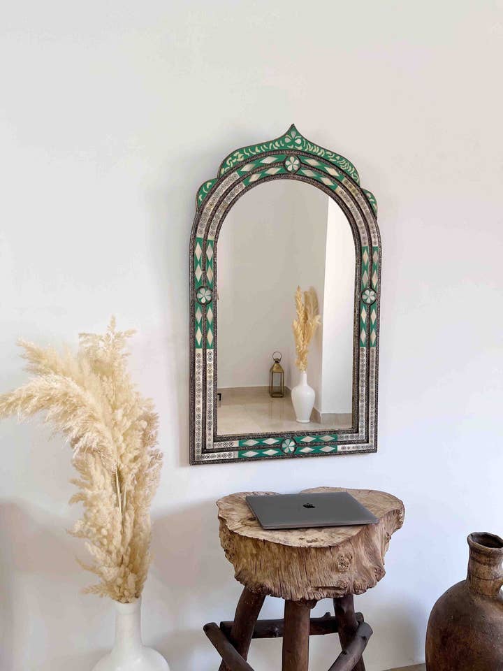 Miroir marocain vintage - Miroir mural en arc avec cadre vert pour la vente par Palmeraies
