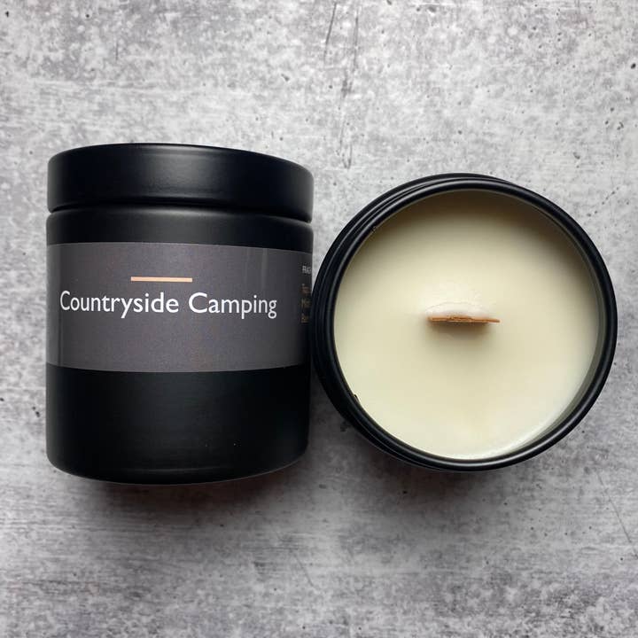 Camping à la campagne de 9 oz (mèche en bois) pour la vente par Reverie Wicks