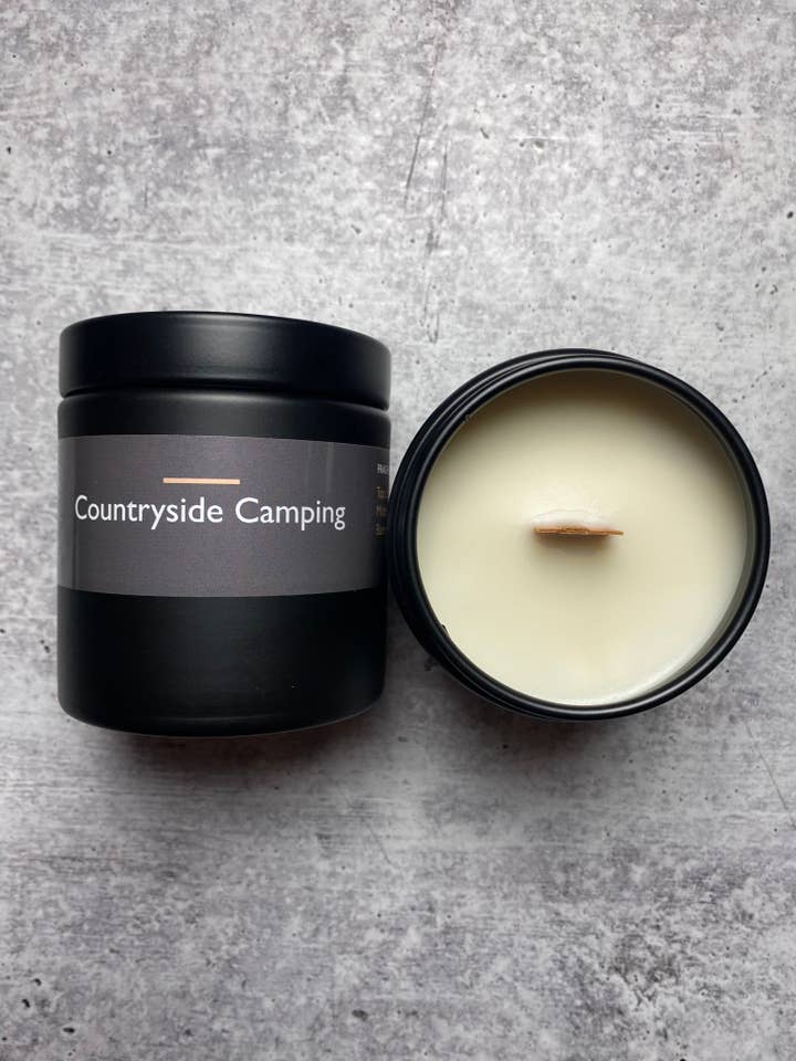Camping à la campagne de 9 oz (mèche en bois) pour la vente par Reverie Wicks